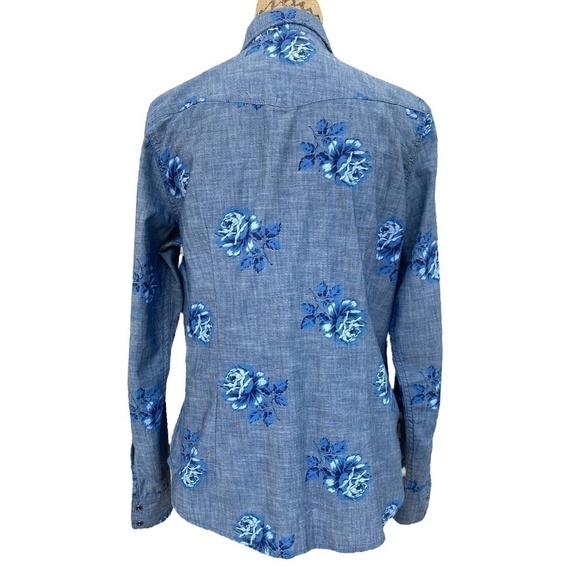 𝅺GAP Long-sleeve Floral Button Up Denim Blouse. Size Medium - Picture 3 of 3